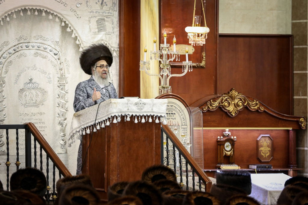 האדמו"ר מסאטמר: "עבדים היינו למכשירי הטכנולוגיה"