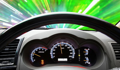 טירוף בכביש: מרוץ במהירות של 300 קמ"ש