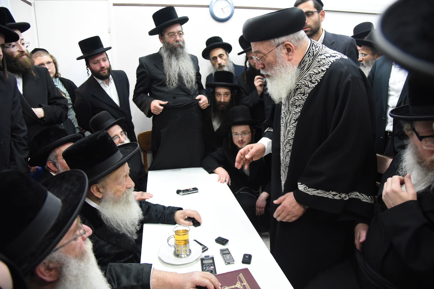 גלריה: היום השלישי של ניחום האבלים של בני מרן פוסק הדור הגר"ש וואזנר