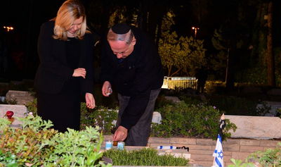 ערב יום הזיכרון: נתניהו עלה לקבר אחיו יוני ז"ל