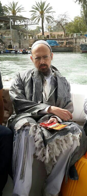 תיעוד: הרב דב קוק בא למקום החיפושים בכנרת