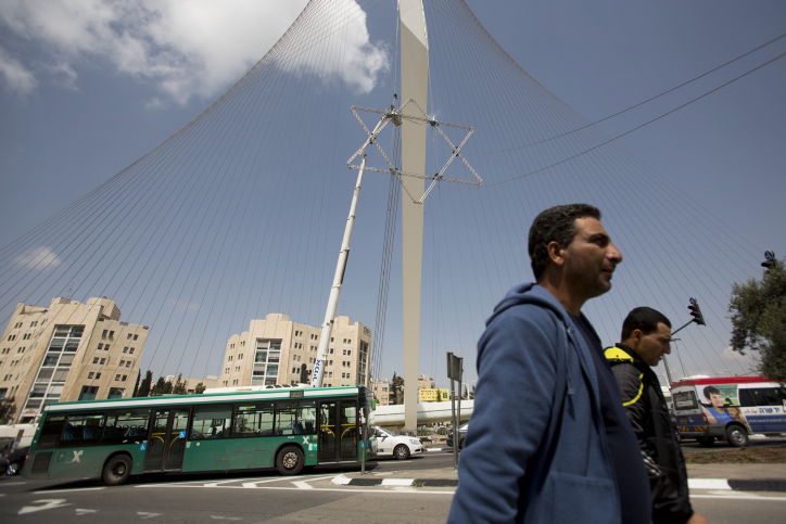 צפו: מגן דוד על גשר המיתרים