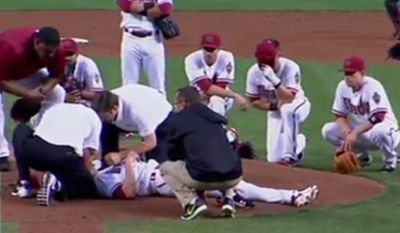 אאוצ': חטף כדור בייסבול ישר בפניו