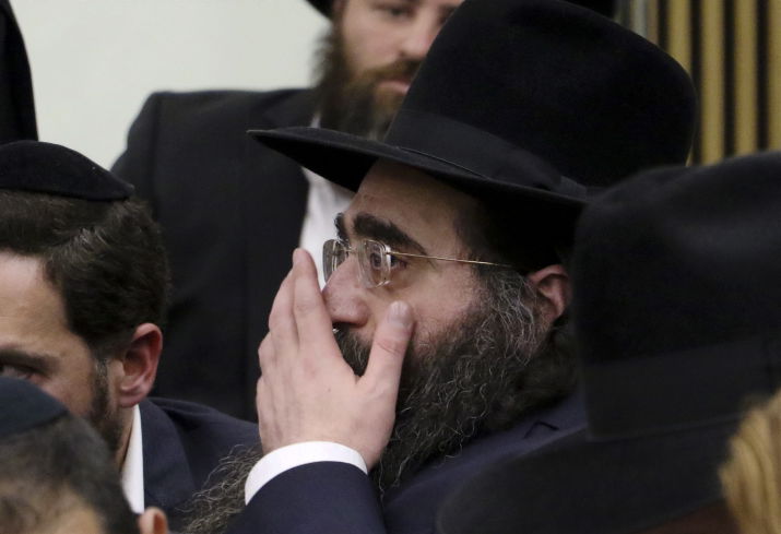 האדמו"ר הרב פינטו בבית המשפט