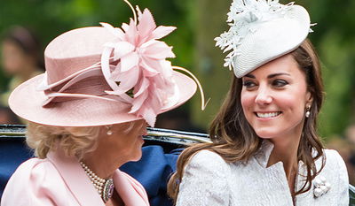 מלכה והדוכסית מקיימברידג'