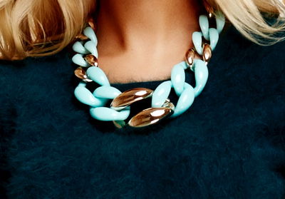 להתאים שרשרת לצווארון זה לא כל כך מסובך