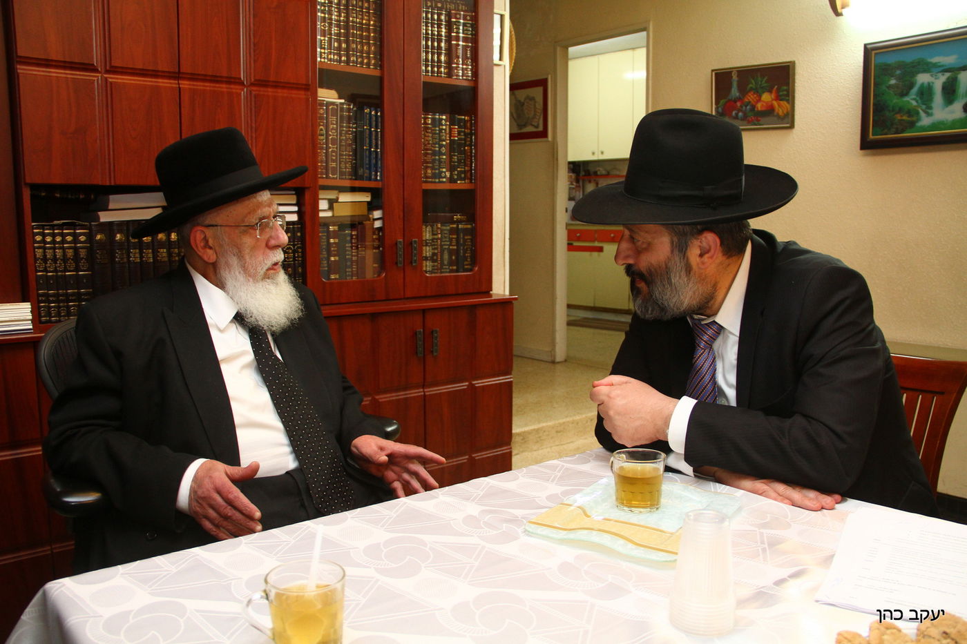 דרעי ומועצת חכמי התורה, הערב