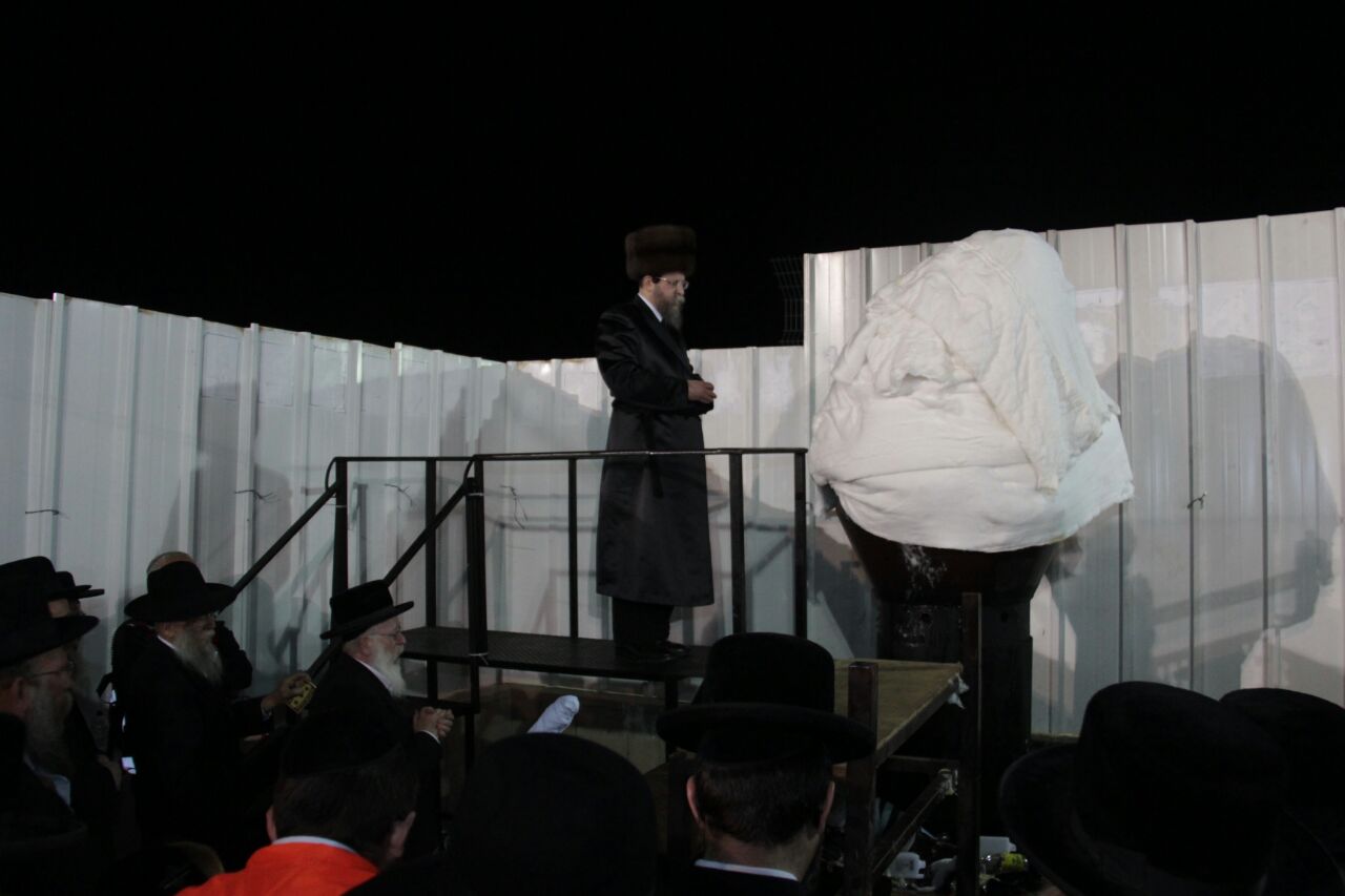 ההדלקה והריקודים: גלריה מהמדורה של חסידות בויאן