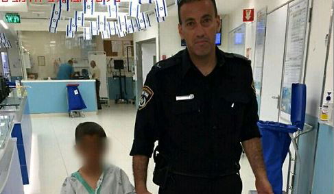 השוטר והילד הפלסטיני