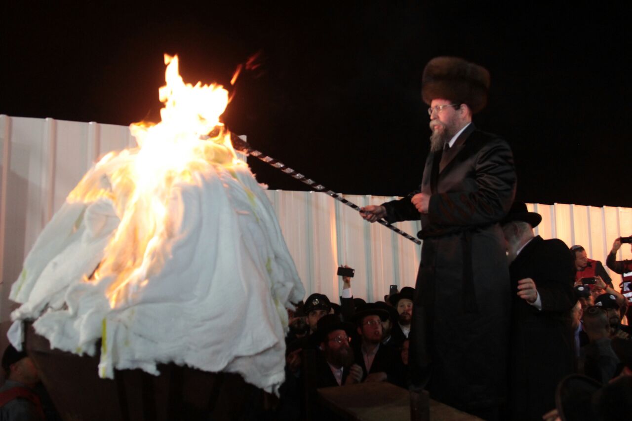 ההדלקה והריקודים: גלריה מהמדורה של חסידות בויאן