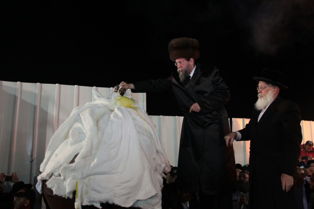 ההדלקה והריקודים: גלריה מהמדורה של חסידות בויאן