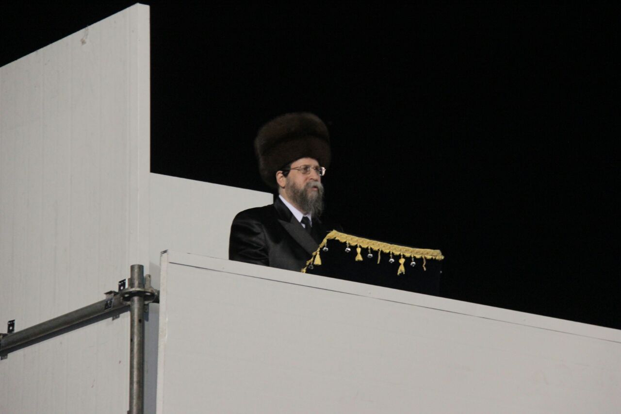 ההדלקה והריקודים: גלריה מהמדורה של חסידות בויאן