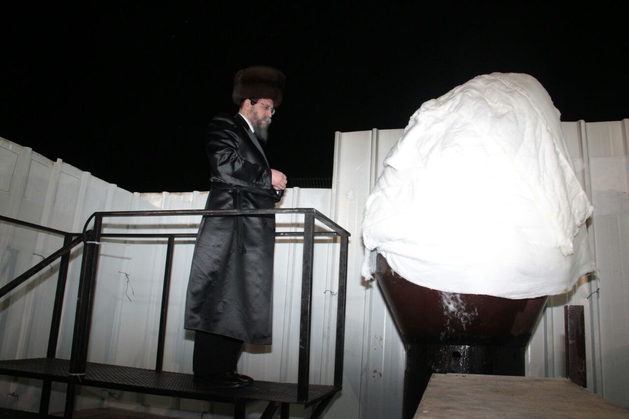 ההדלקה והריקודים: גלריה מהמדורה של חסידות בויאן