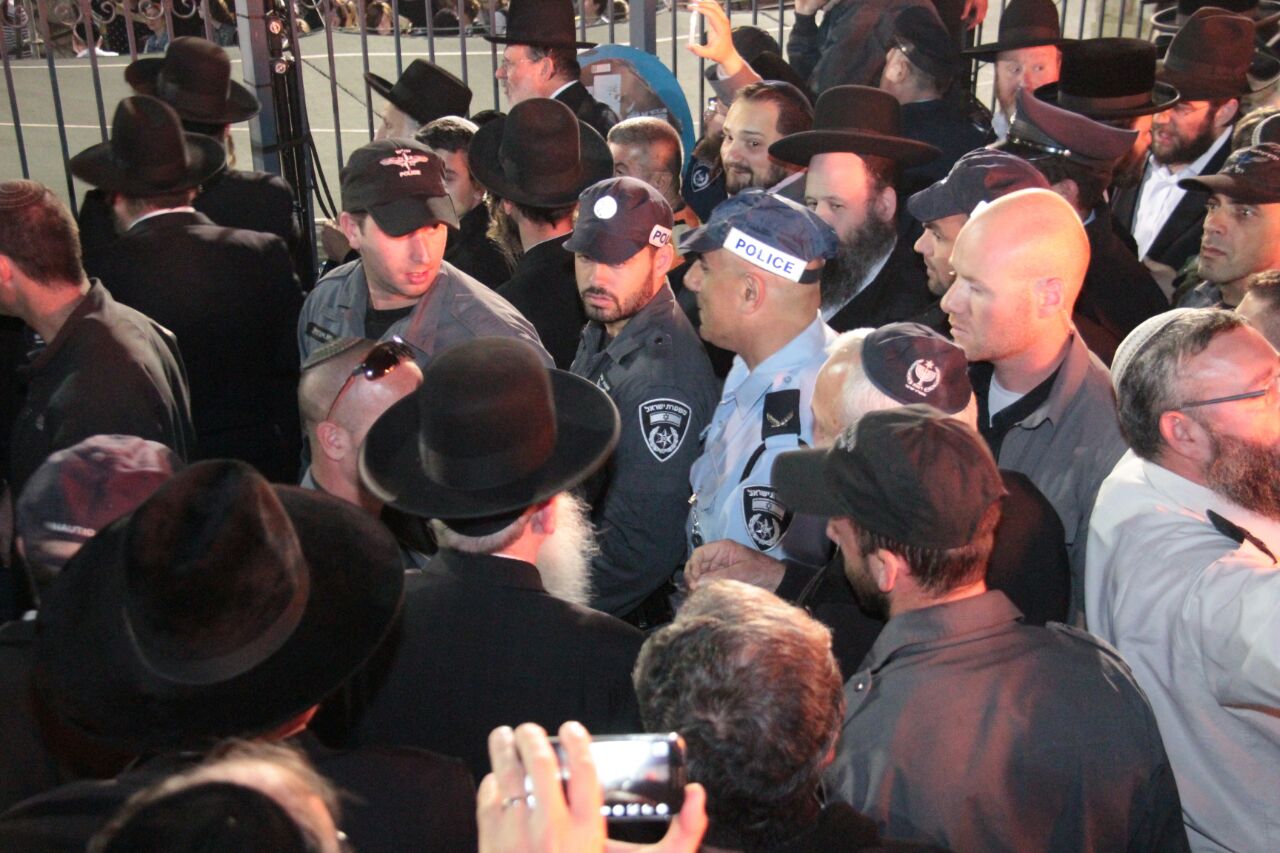 ההדלקה והריקודים: גלריה מהמדורה של חסידות בויאן