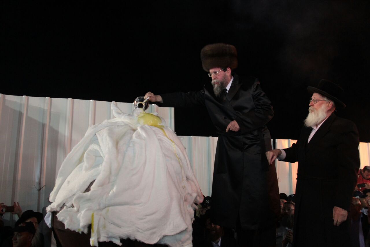 ההדלקה והריקודים: גלריה מהמדורה של חסידות בויאן