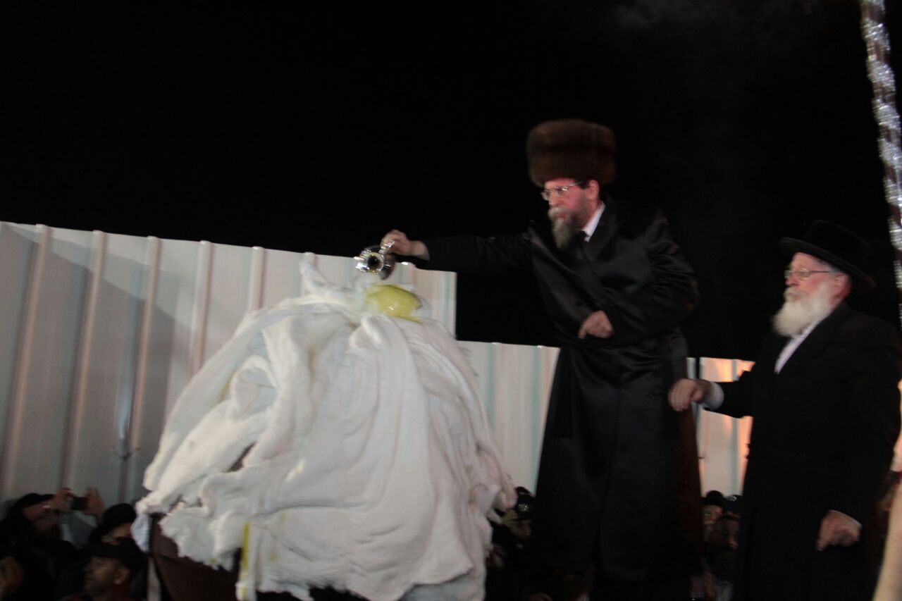 ההדלקה והריקודים: גלריה מהמדורה של חסידות בויאן