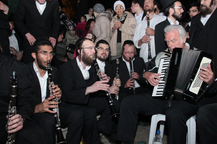 מרגש: הכליימזרים אצל רבי יוחנן הסנדלר • צפו