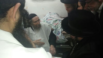 מרן הרב שטיינמן הוזמן לשמש סנדק בברית בבעלזא