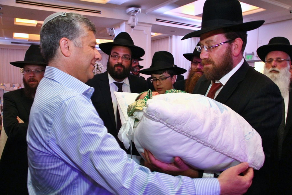 תיעוד: ברית לנכדו של הרב יהודה דרעי