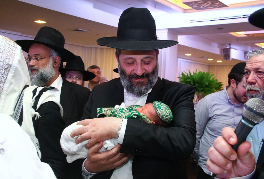 תיעוד: ברית לנכדו של הרב יהודה דרעי