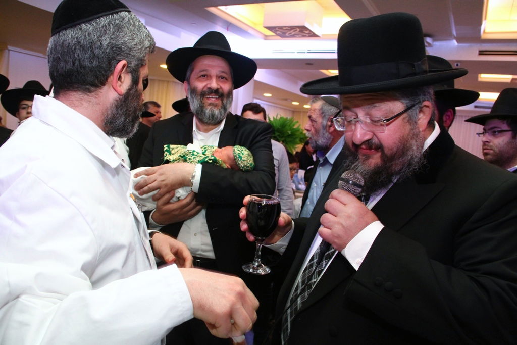 תיעוד: ברית לנכדו של הרב יהודה דרעי