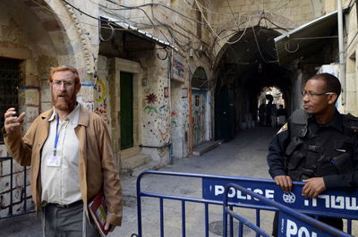 צפו: ערבים מאיימים על יהודה גליק בהר הבית