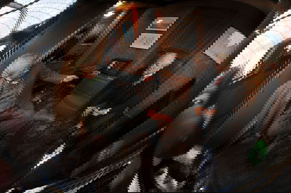 גוסטב ואדיסון יחד בדירה