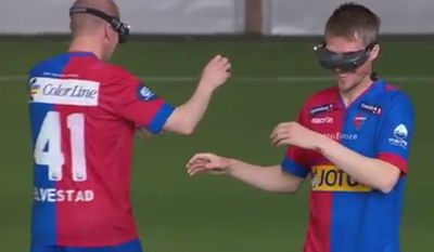 מבריק ומצחיק: שחקני הכדורגל ניסו להתמודד עם אתגר קשה במיוחד