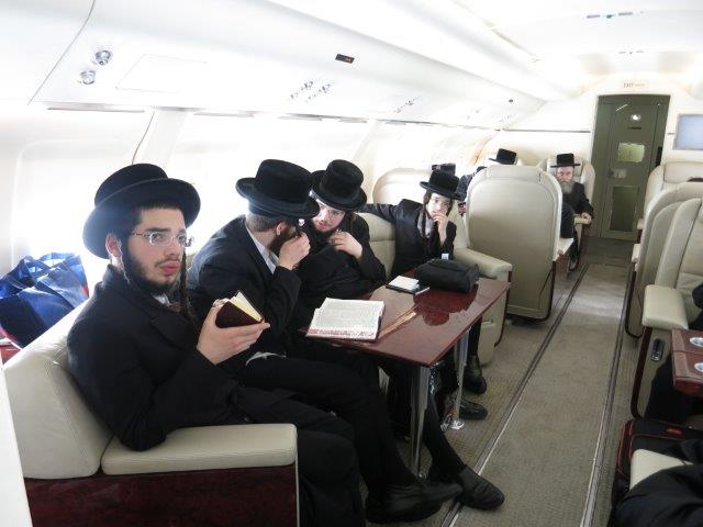 מההמראה ועד להשתטחת • מסע האדמו"ר מבעלזא בתמונות