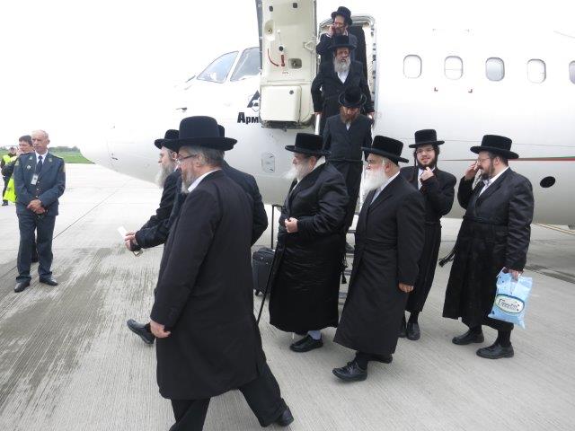 מההמראה ועד להשתטחת • מסע האדמו"ר מבעלזא בתמונות