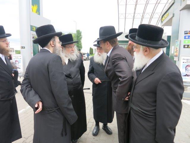 מההמראה ועד להשתטחת • מסע האדמו"ר מבעלזא בתמונות