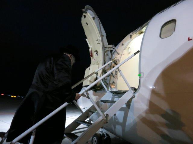 מההמראה ועד להשתטחת • מסע האדמו"ר מבעלזא בתמונות