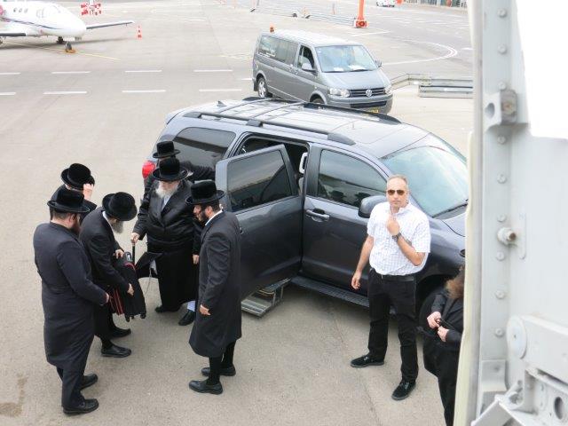 מההמראה ועד להשתטחת • מסע האדמו"ר מבעלזא בתמונות