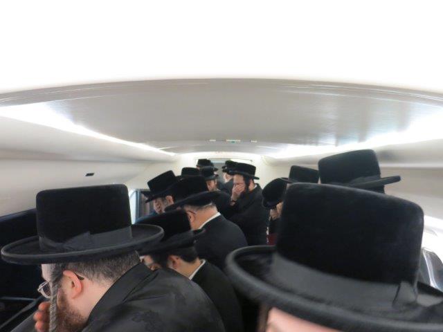 מההמראה ועד להשתטחת • מסע האדמו"ר מבעלזא בתמונות