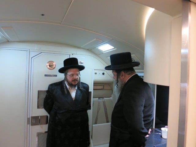 מההמראה ועד להשתטחת • מסע האדמו"ר מבעלזא בתמונות