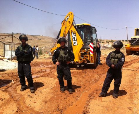 הטרקטורים בשטח