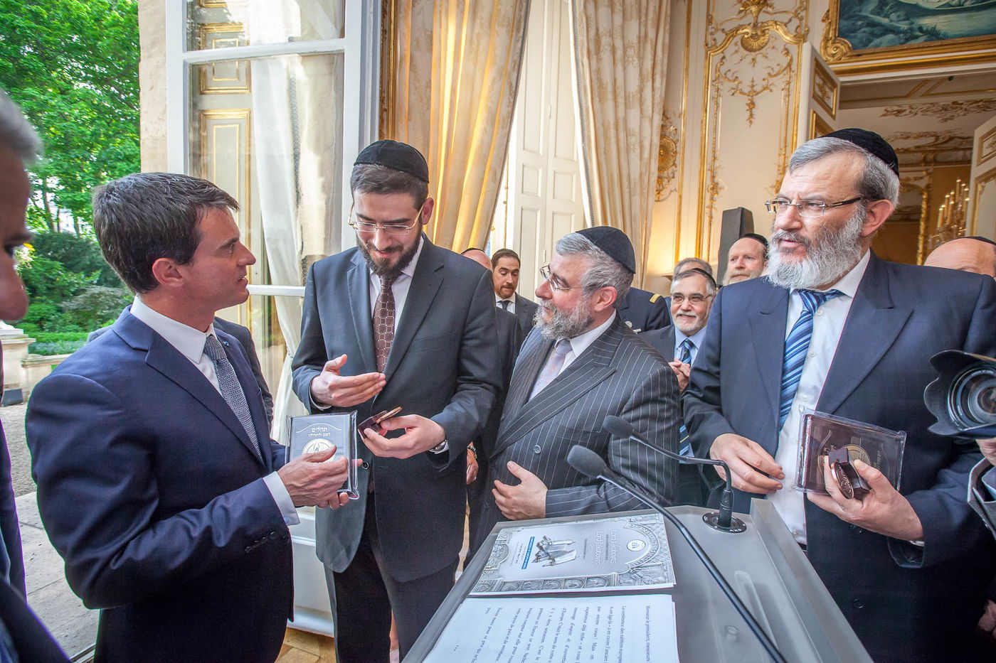 ר"מ צרפת מנואל ואלס: "אי אפשר לתאר את צרפת ללא היהודים"