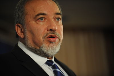 ליברמן: "חברי השמאל ישימו שטריימל ויצטרפו לקואליציה עם ש"ס ויהדות התורה"