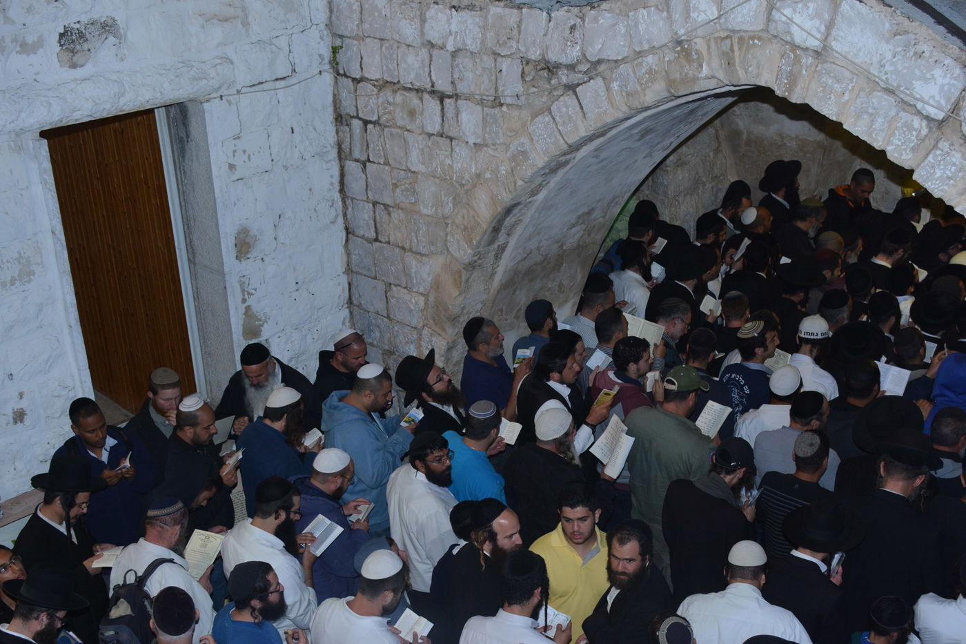 "יסוד שביסוד": אלפים בקבר יוסף הצדיק בשכם