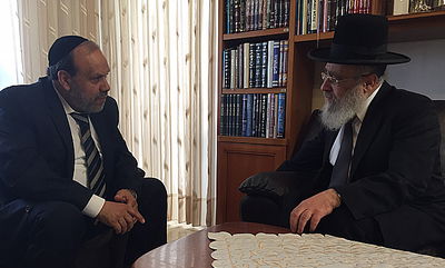 השר דוד אזולאי והגר"י יוסף