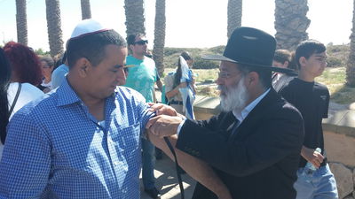 ח"כ יואל חסון מניח תפילין, היום