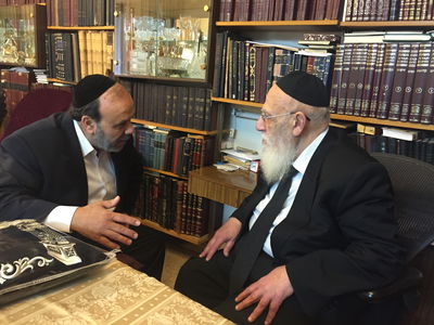 שר הדתות דוד אזולאי הגיע לקבל את ברכת נשיא המועצת הגר"ש כהן