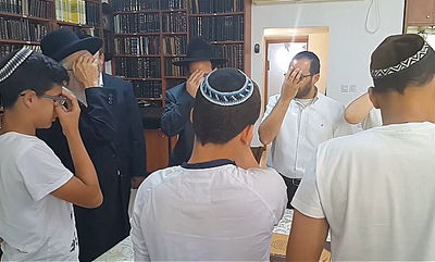 מרגש: התלמידים קיבלו עול מלכות שמים בבית הגר"י אדלשטיין