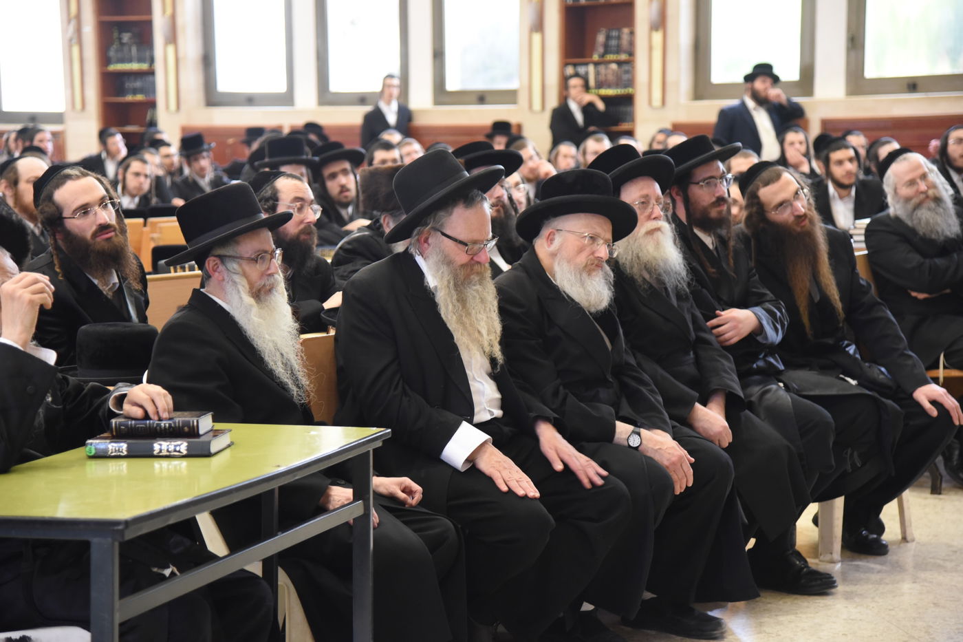 הראב"ד רבי משה שטרנבוך מסר שיעור בצאנז • תמונות