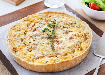 קיש בצל חלבי קל הכנה - חובה בשולחן שבועות