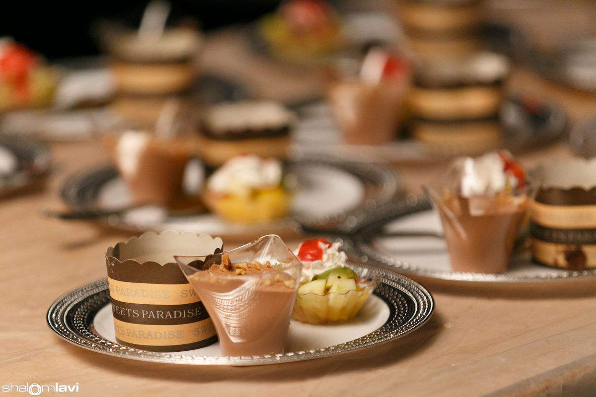 תיעוד ענק: הרבי מנדבורנה הכניס ספר תורה באוקראינה