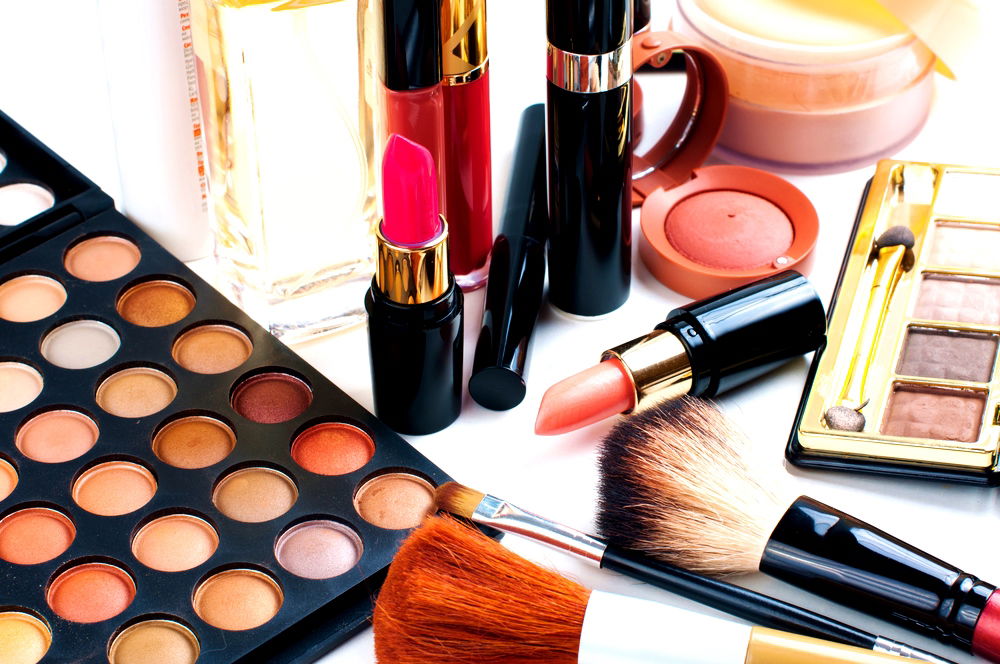 איך להתאפר נכון בקיץ? מדריך חובה