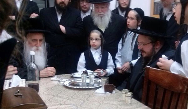 הרב אהרן מרדכי רוקח עם הרבי ממחנובקא