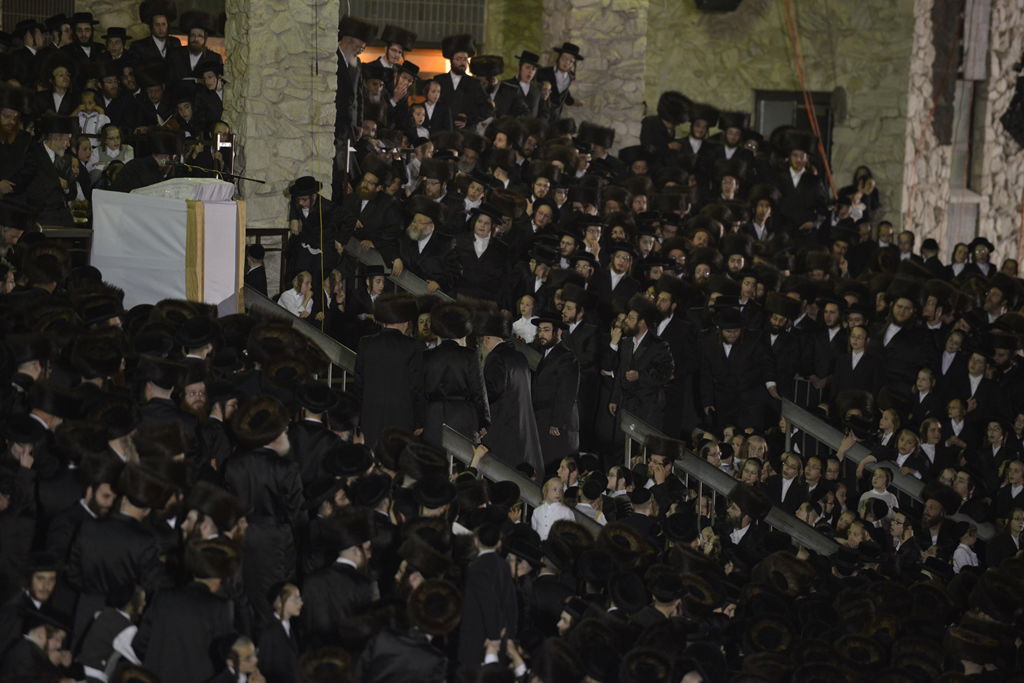 רבבות ב'שבועות' בסאטמר • תיעוד מרהיב