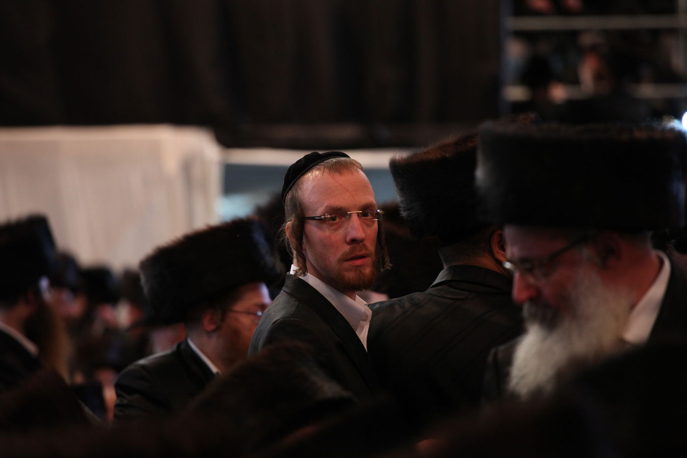 האדמו"ר איחל "מזל טוב" ואלפי החסידים חגגו • צפו